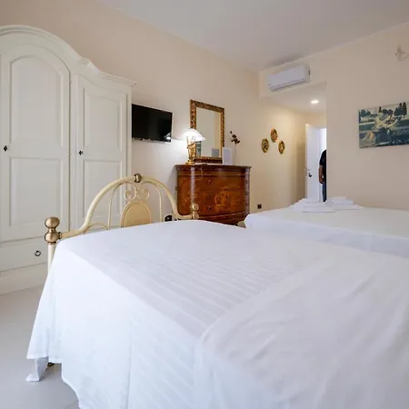 Bed & Breakfast Floyd Charming Pachino