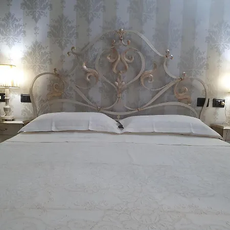 Floyd Charming Пакино